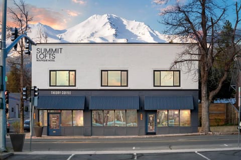 Summit Lofts Boutique Hotel Hôtel in Mount Shasta