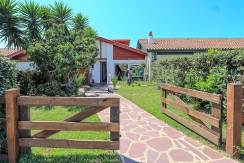 Property building, Facade/entrance, Garden