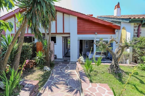 Property building, Facade/entrance, Garden view