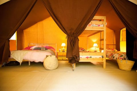 Tente Lodge La Téouleyre Bed and Breakfast in Saint-Julien-en-Born