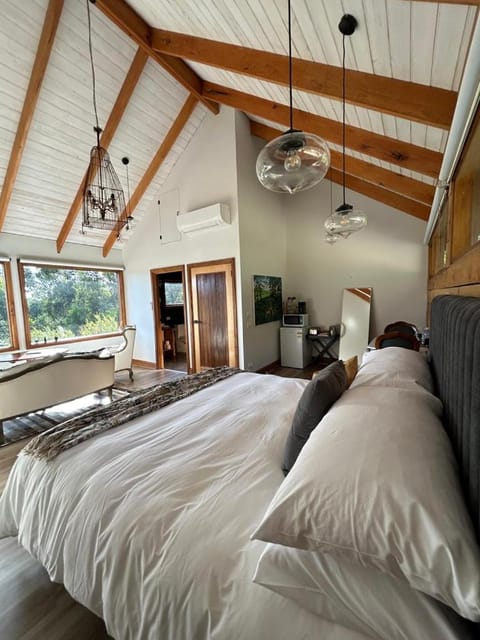 Rainy Hill Retreat - The Loft Albergue natural in Gembrook