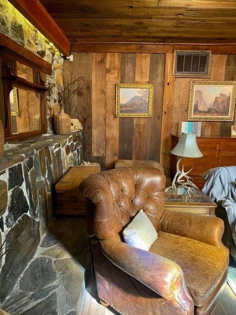 Vintage 1857~Stone & Beam Cellar Apartment in Amador City