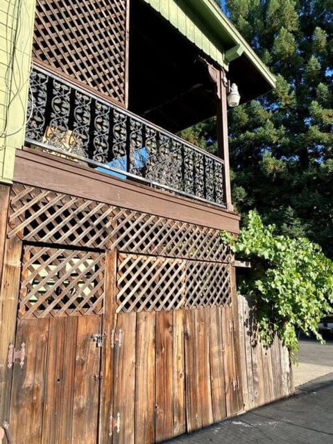 Vintage 1857~Stone & Beam Cellar Apartment in Amador City