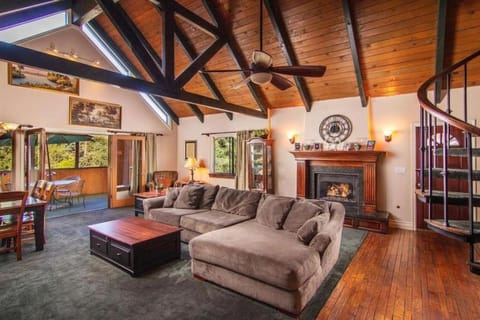 Fantastic Family Cabin - Crest Park Area-Lake Arrowhead Haus in Lake Arrowhead
