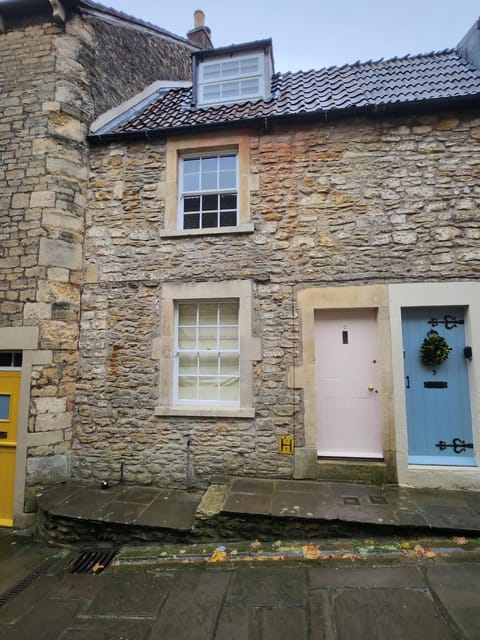 Rose & Star Cottage House in Frome