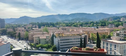 Neighbourhood, City view, Mountain view