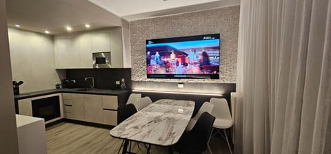 TV and multimedia, Kitchen or kitchenette, Dining area