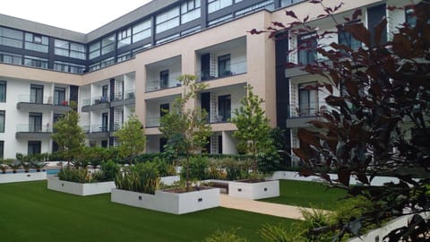 Embassy garden by Eric Apartment in Accra