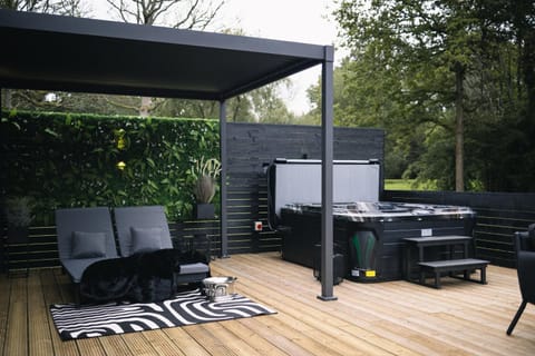 Garden, Hot Tub, Garden view