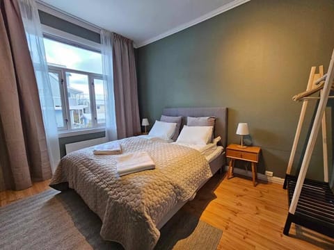 Amazing Tromsø city apartment with free parking and lovely city views! Condo in Tromso