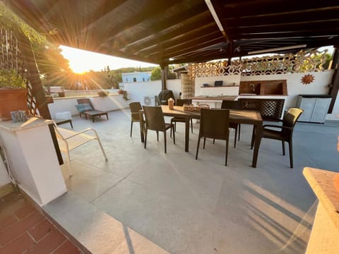 Patio, Day, BBQ facilities, View (from property/room), Balcony/Terrace, Seating area, Dining area, Sea view, Sunset