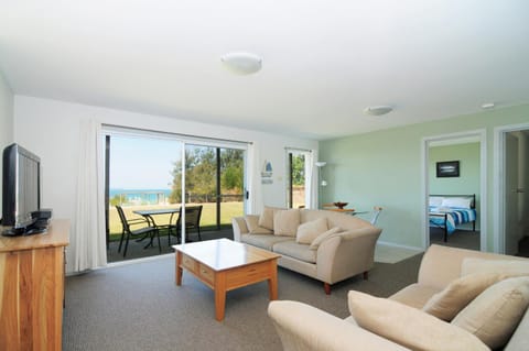 Jervis Bay Waterfront House in Vincentia