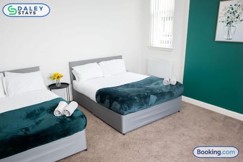 Failsworth large Apartment- free gated parking by Daley Stays Apartment in Manchester
