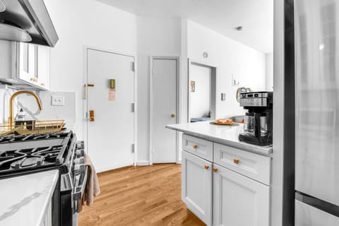 Welcome to “Sunny Park Slope Retreat”! Condo in Park Slope