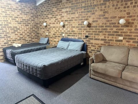 Bed, Seating area