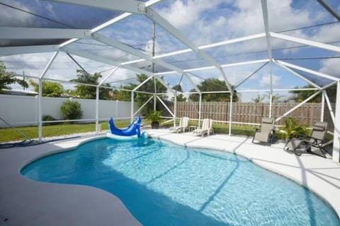 Luxurious Pool Cottage Sleep 2 Bed and Breakfast in Port Saint Lucie