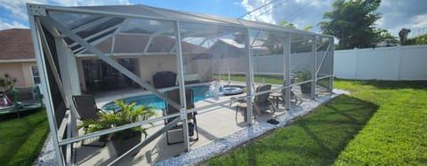Luxurious Pool Cottage Sleep 2 Bed and Breakfast in Port Saint Lucie