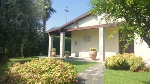Villa In Lucca placed in a residential area, all services nearby Villa in Capannori