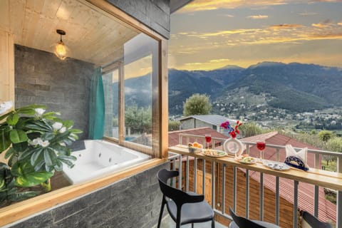 View (from property/room), Balcony/Terrace, Mountain view