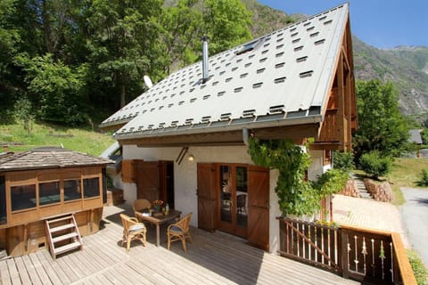 Property building, Patio, Mountain view