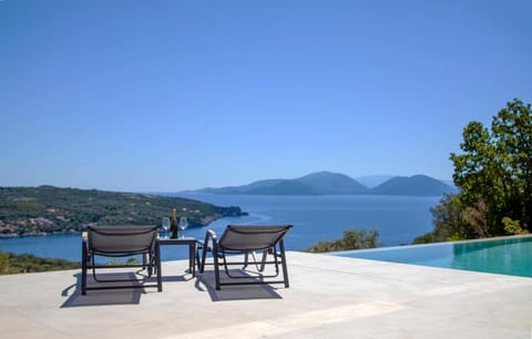 Natural landscape, View (from property/room), Balcony/Terrace, Pool view, Sea view, sunbed