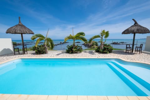 Beachfront Apartment - View to Die For Condo in Pointe aux Biches