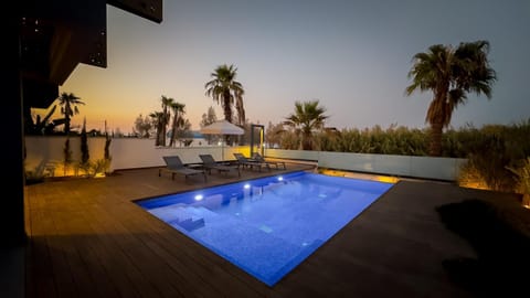 Pool view, Swimming pool, sunbed