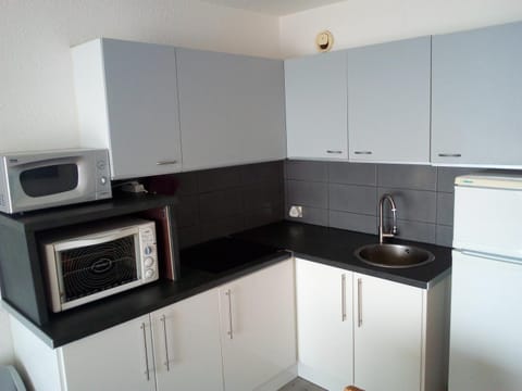 Kitchen or kitchenette, minibar, pet friendly, stove, toaster