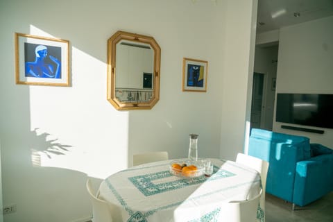 Dining area, kitchen