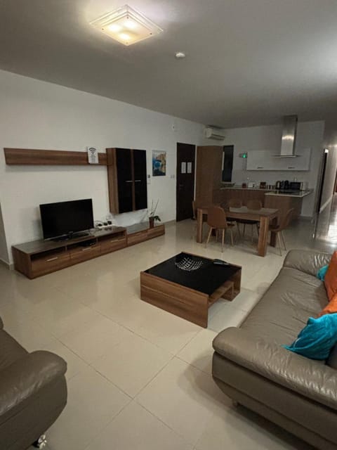 Communal lounge/ TV room, Kitchen or kitchenette, Living room, Seating area, Evening entertainment