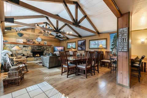Classic 3BD Tahoe Cabin with Hot Tub House in Lake Tahoe