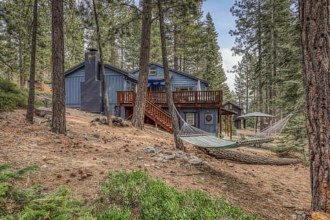 Classic 3BD Tahoe Cabin with Hot Tub House in Lake Tahoe