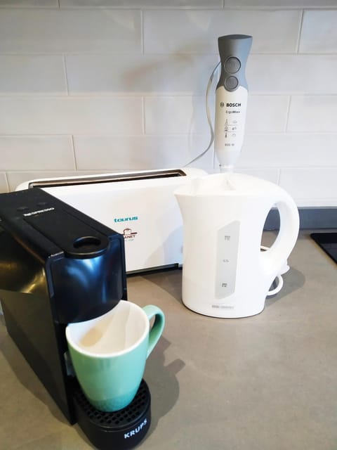 Coffee/tea facilities, Kitchen or kitchenette, internet, toaster