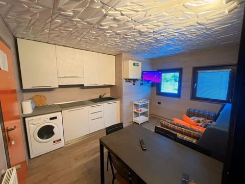 TV and multimedia, Kitchen or kitchenette, Dining area, minibar, stove