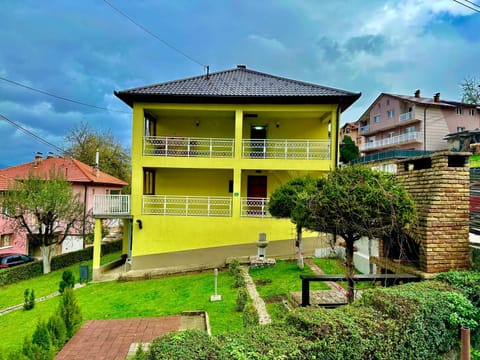 Property building, Day, Garden, Garden view