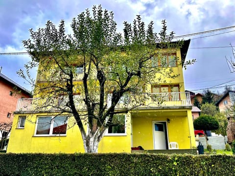 Property building, Day, Garden, Garden view