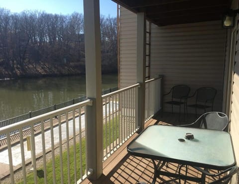 Lake Condo with Heated Pool and Indoor Hot Tub at Lake Ozark Condo in Osage Beach