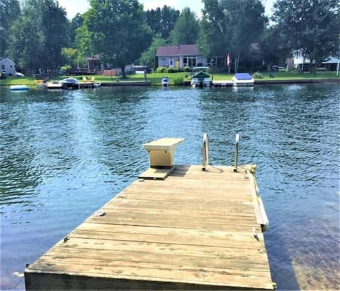3 Waterfront Cottages on Lake Sparrow - Sleeps 16 Haus in Gravenhurst