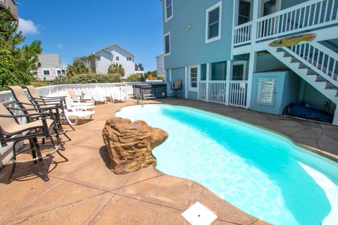 OS5F, On Island Time- Semi-Oceanfront, Private Pool, Rec Room, Hot Tub House in Corolla