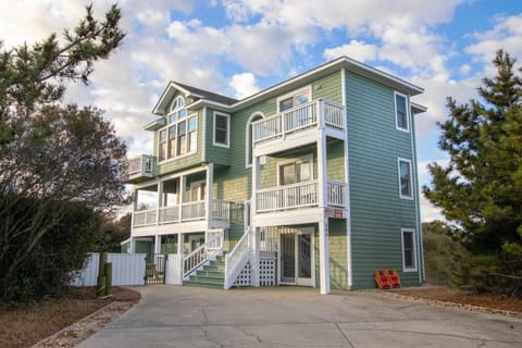 OS6B, Seashell- Semi-Oceanfront, 6 BRs, Priv Pool, H Tub, Rec Rm House in Corolla