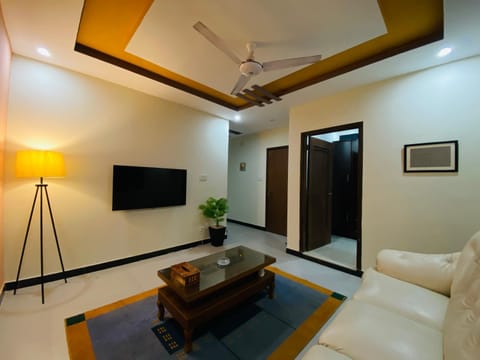OWN IT - 2 bedroom apartment ORANGE Condominio in Islamabad