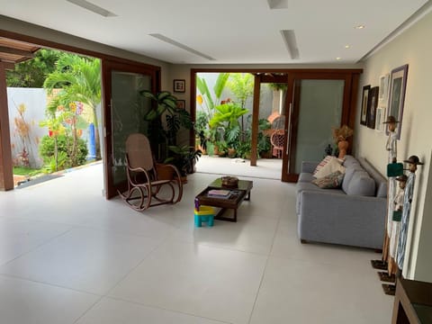 Tranquila casa em Patamares próx à praia c piscina House in Salvador