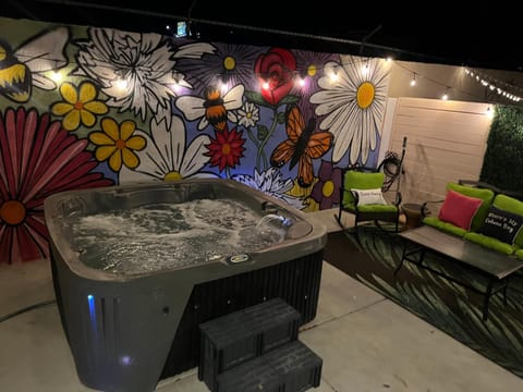Bohemian Chic an Eclectic Escape-Hot Tub-Pet Friendly-No Pet Fees! Casa in Albuquerque