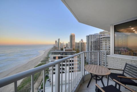 Spectacular Luxury Beachfront Apartment Copropriété in Surfers Paradise