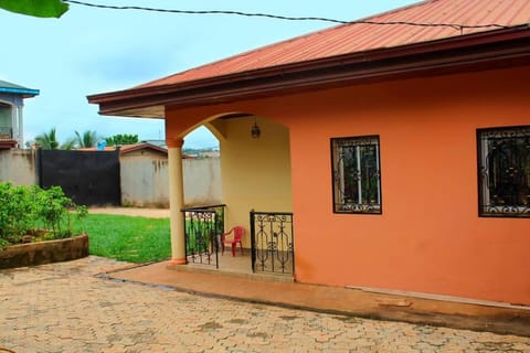 Villa de repos aux couleurs charmantes Condo in Yaoundé