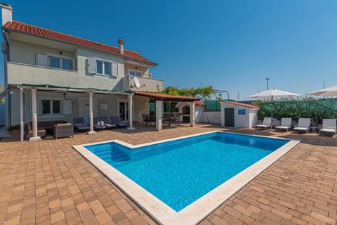 Villa Grgur Condo in Šibenik