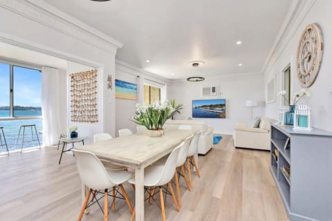 New Property Silverwater Serenity Shores Absolute Waterfront On The Lake House in Lake Macquarie