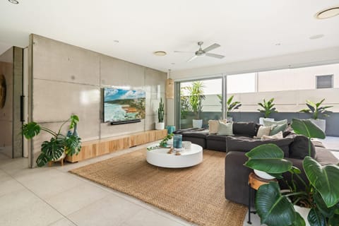 Contemporary Coolum Oasis - Stroll to the Beach House in Coolum Beach