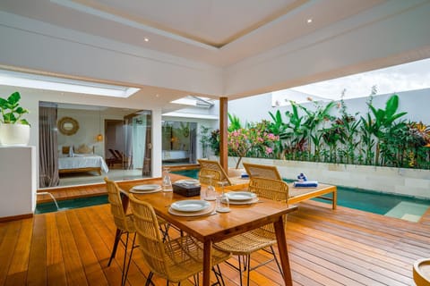 Garden, Seating area, Dining area, Pool view, Swimming pool