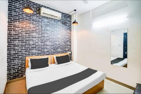 Krishna Inn Lajpat Nagar 1- Couple Friendly Hotel in Noida